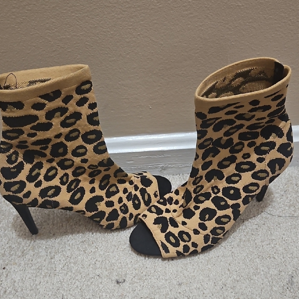 INC International Concepts Black and Tan Heeled Boots
